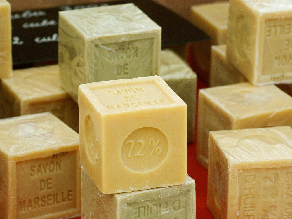 Un nettoyage simple après chaque usage Nettoyage d’un sextoy au savon doux